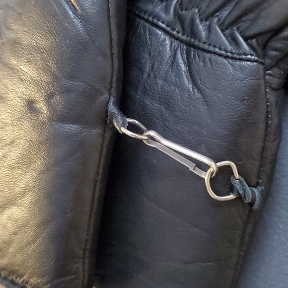 Motorcycle,‎  gauntlet leather gloves. Lined, snap together,  zipper pockets. - Picture 9 of 15